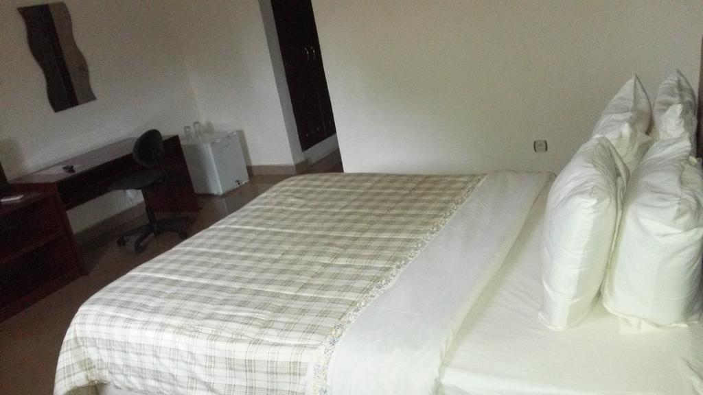 Zambezi Inn Hotel Conakry Cameră foto