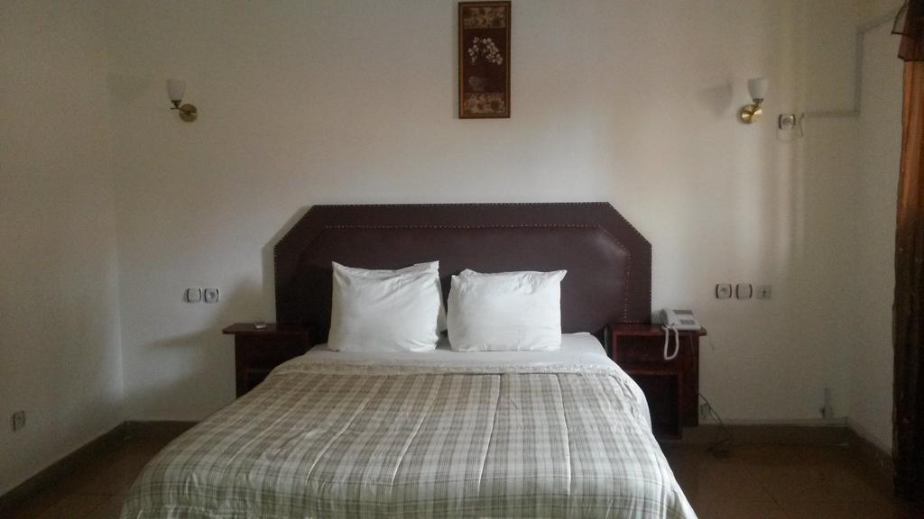Zambezi Inn Hotel Conakry Cameră foto
