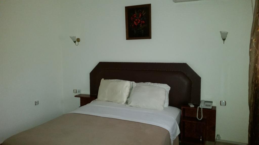 Zambezi Inn Hotel Conakry Cameră foto