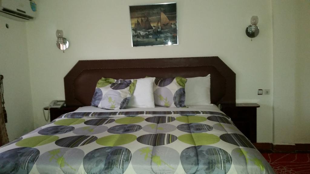 Zambezi Inn Hotel Conakry Cameră foto