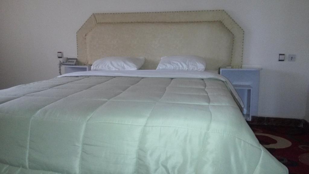 Zambezi Inn Hotel Conakry Cameră foto
